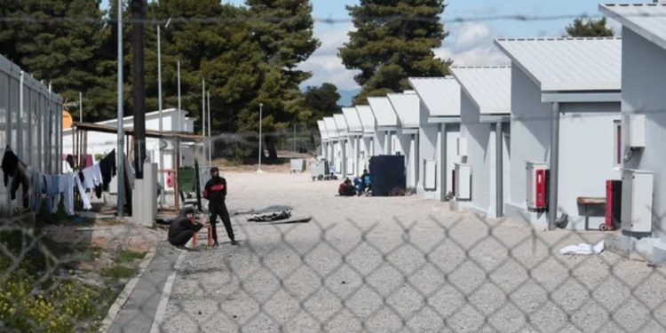 “Projekte në kundërshtim me vlerat evropiane”/ The Guardian: Mbi 1 miliard euro të BE-së u përdorën nga 6 vende për ngritjen e qendrave të paraburgimit për azilkërkuesit