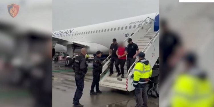 Të akuzuar për kultivim narkotikësh dhe dhunë në familje, ekstradohen nga Greqia dhe Italia dy persona