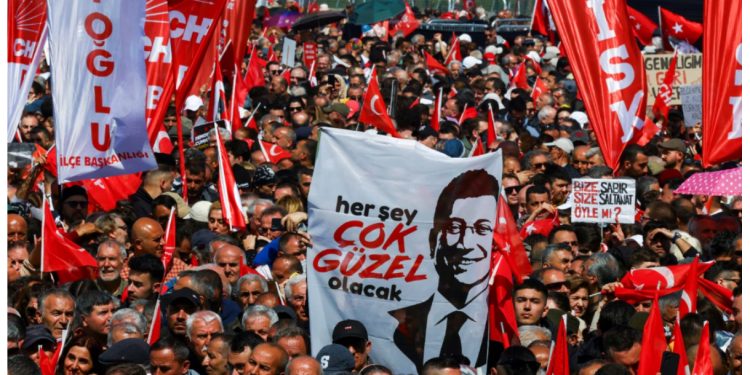 Turqia lëshon urdhërarreste për dhjetëra zyrtarë të Stambollit