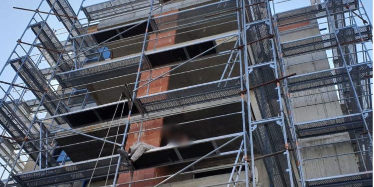 Rrëzohet nga pallati ku punonte, ndërron jetë 48-vjeçari nga Bosnjë Hercegovina