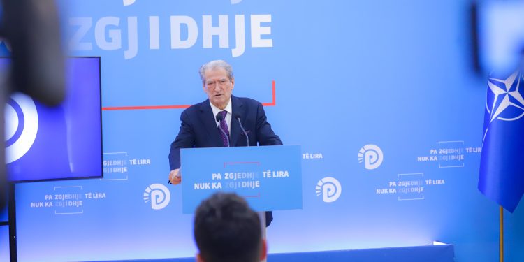 Berisha: Ne jemi në fazën e dokumentimit të farsës, më pas do nisin të gjitha format e domosdoshme të protestave në Shqipëri dhe në botë