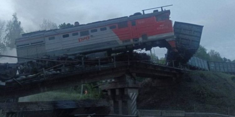 Tragjedi në Rusi, shemben dy ura brenda natës, 7 persona humbin jetë, dhjetëra të plagosur