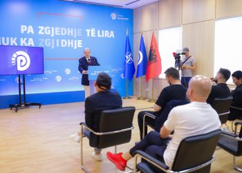 Farsa elektorale/ Berisha publikon dëshmitë tronditëse: Si u mblodhën kartat e identitetit të pensionistëve që të mos votojnë