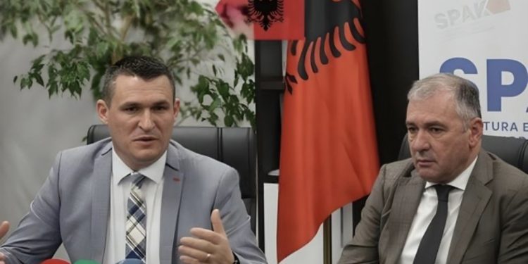 Ndodh përplasja e madhe, Dumani i heq “spaletat” Arben Krajës. E shkarkon si drejtor, në vend të tij emëron Dorina Bejkon