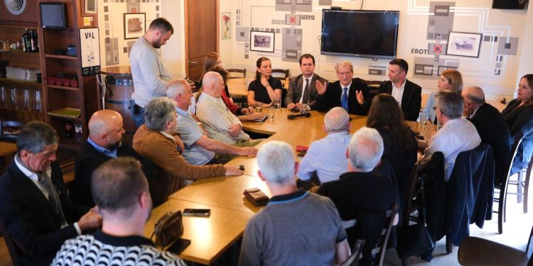 Berisha me kryesinë e PD në Bruksel: Ligji i farsës është se diktatorit i shtohen gjithmonë e më shumë votat! Rama e asgjësoi garën elektorale