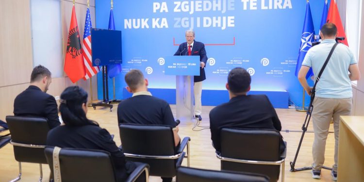 Berisha denoncon skandalin: Deputeti Arkend Balla u punësua në kompaninë e kartelit të Troplinëve