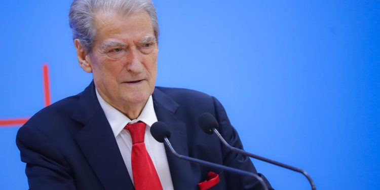 Berisha: Kalova një gjendje gripale, por unë jam transparent, nuk jam si ai tjetri që shkarkon Komandatin e Gardës