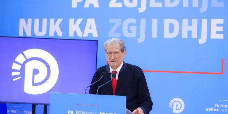 Berisha: Raporti i PE-së i rrëzon zgjedhjet, prandaj PS nuk e përmend më. Në asnjë rresht nuk thuhet se, mbështet anëtarësimin në vitin 2027