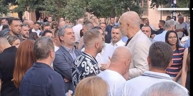 VIDEO/ Çfarë ndodhi? Pse Rama debatoi me kryebashkiakun e Vlores në festën e PS?!
