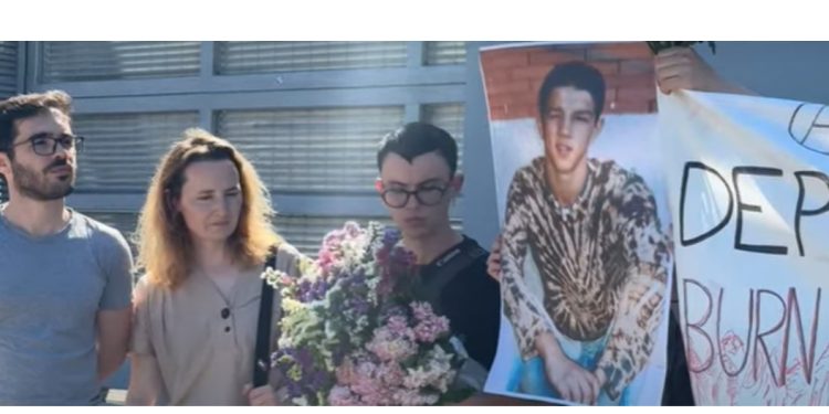 “Hetim i pavarur, kushtet çnjerëzore!” Vetëvrasja e emigrantit në Itali/ Homazhe dhe protestë në kampin e Gjadrit