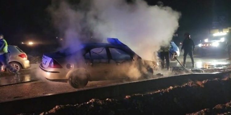 Merr flakë makina në aksin Tiranë-Elbasan