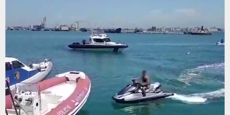 EMRAT/ Po luanin me “jet ski” te Shkëmbi i Kavajës dhe ranë në ujë, identifikohet viktima, partnerja në gjendje të rëndë!