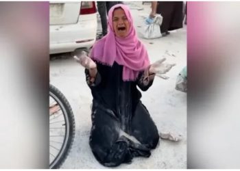 Situatë e dhimbshme në Gaza/ Mielli derdhet në tokë gjatë transportit, gruaja shpërthen në lot: Po na lini të vdesim nga uria