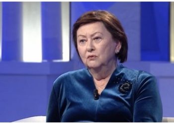 Takimi i parë me Nënë Terezën pasi fitoi Nobelin/ Liri Berisha: M’u duk e pabesueshme, si ka mundësi që kjo nobeliste të ulet të lajë parketin