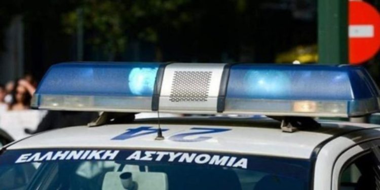 Arrestohen dy shqiptarë në Greqi, çfarë gjeti policia në banesën e tyre