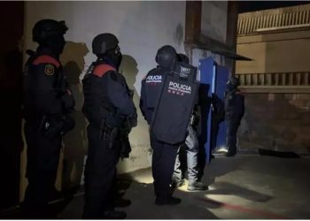 Çmontohen katër organizata kriminale shqiptare në Katalonjë/ Në pranga 50 persona, sekuestrohen drogë e armë! Anëtarët e bandave të armatosur nga frika e rivalëve