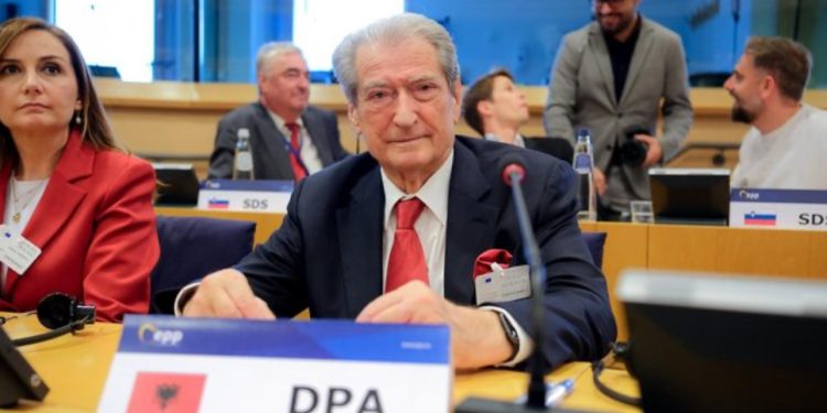 PPE pranon kërkesën e Berishës: Mision faktmbledhës do të dërgohet në Shqipëri