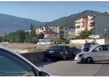 Detaje nga aksidenti i trefishtë në Elbasan/ 30-vjeçari me plagë në kokë transportohet drejt spitalit të Traumës në Tiranë