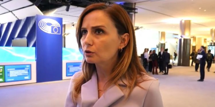 “Nuk ka më mbyllje sysh dhe kalim të fajit te të tjerët!” Tabaku nga Brukseli: Procesi i integrimit nuk është marketing politik, kërkon punë dhe angazhim