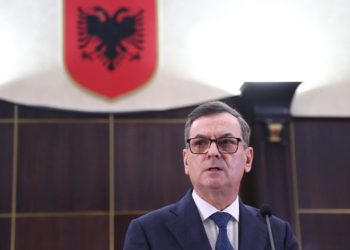 Paligjshmëritë e Sokol Sadushit për të rrëmbyer mandatin e anëtares së Kushtetueses Sonila Bejtja