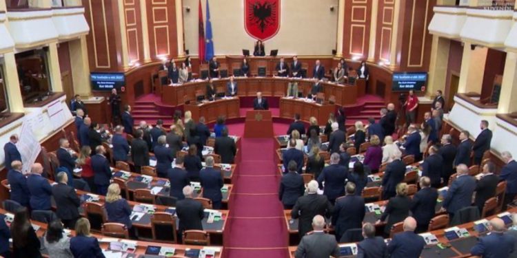 Sot seancë plenare/ Nga bashkëpunimi me BE për doganat te ratifikimi i marrëveshjes së bashkëpunimit për sigurinë me Ukrainën, ja çfarë do të diskutohet në Kuvend