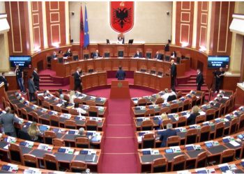 Tensione në Kuvend, Spiropali përjashton Nokën nga seanca: Nuk lejoj këtu zaptim të foltores! Ndërpritet seanca