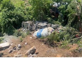 FOTO/ Aksident i rëndë në Ulëz, betonierja përfundon në humnerë