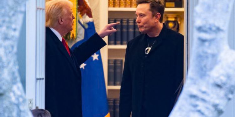 Përplasje në distancë mes Trump dhe Musk/ Presidenti: Ai është çmendur. Miliarderi: Trump është në dosjen Epstein