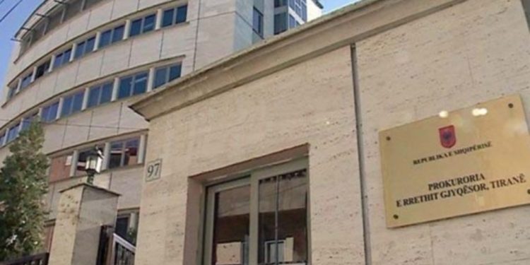 EMRAT/ Nga Stambolli në Rinas me 300 mijë euro cash dhe 14 valixhe me medikamente/ Prokuroria përfundon hetimet, dërgon në gjyq pesë shtetasit nga Kosova