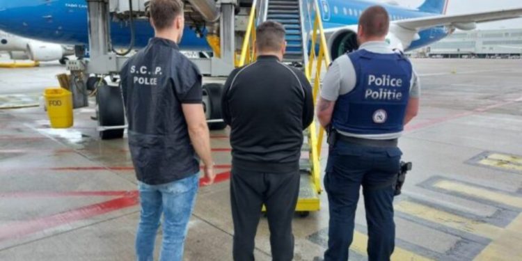 Operacioni “Ura”/ Anëtar i grupit të drogës, kapet në Belgjikë dhe ekstradohet në Itali shqiptari i kërkuar