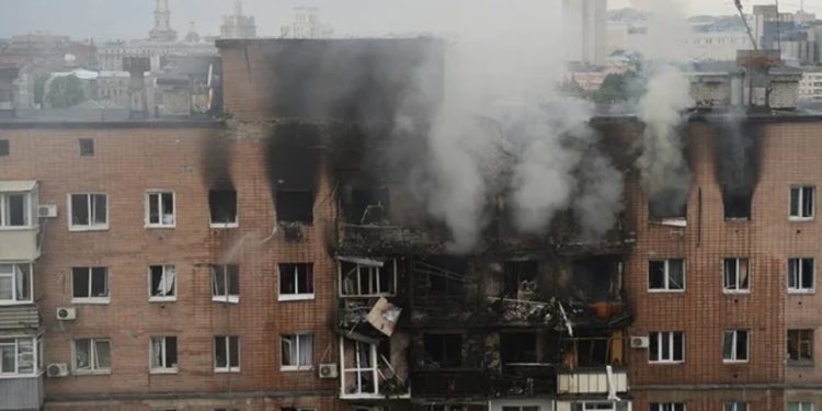 Rusët vazhdojnë sulmet në Ukrainë, mbi 40 shpërthime në Kharkiv! Trump: Ukrainasit i dhanë arsye Putinit për t’i bombarduar