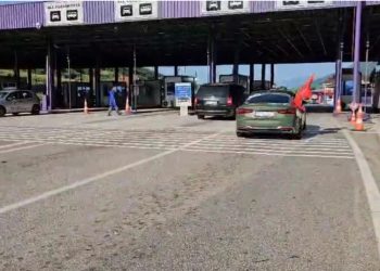 Pushues dhe tifozë të kombëtares, fluks i madh kalimesh në pikën kufitare të Morinës