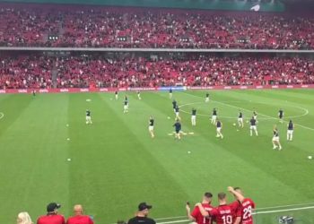 VIDEO/ Me këngën e Adem Jasharit në sfond, shikoni si pritet kombëtarja serbe në fushë