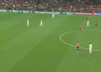 LIVE SHQIPËRI-SERBI/ “Ndizen” kuqezinjtë, Mitaj tenton supergolin nga distanca