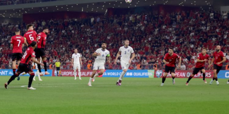 Manaj u mohon festën shqiptarëve/ Kombëtarja dominoi Serbinë, por fati mungoi – barazim pa gola në “Air Albania”