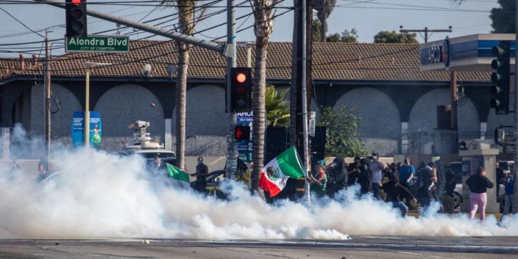 Trazira në Los Angeles/ Trump dërgon 2,000 anëtarë të Gardës Kombëtare pas protestave të dhunshme për arrestimet e emigrantëve të paligjshëm