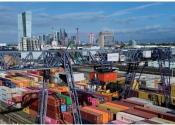 DW: Tarifat amerikane pengojnë rimëkëmbjen ekonomike të Gjermanisë, prodhimi dhe eksportet shënojnë rënie