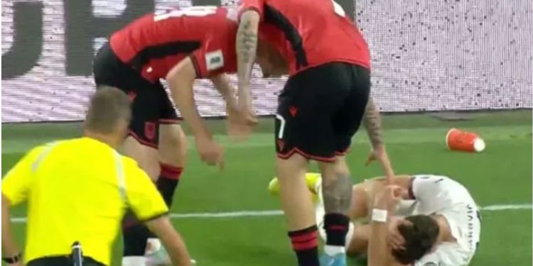 “Në Tiranë ishte terror”, mediat serbe mashtrojnë hapur: Futbollistët tanë mezi shpëtuan jetën