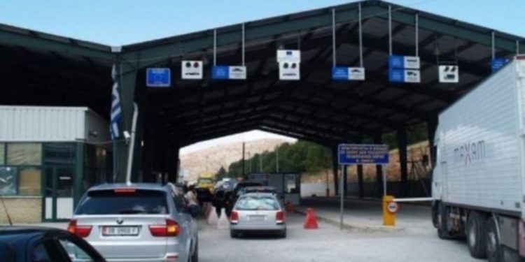 Droga e kapur në Kapshticë/ Arrestohen pesë persona, katër prej tyre punonjës policie të kufirit