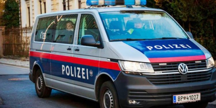 Incidente në Vjenë pas ndeshjes në Tiranë: Serbët festuan dhunshëm barazimin me Shqipërinë, pastaj u përleshën me policinë…