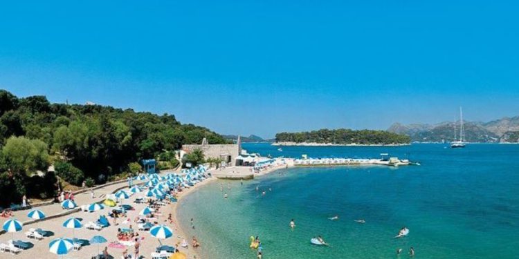 Rritje e çmimeve me 50% në tre vitet e fundit/ Turistët braktisin masivisht Kroacinë, në rrezik reputacioni si destinacion i përballueshëm ekonomikisht