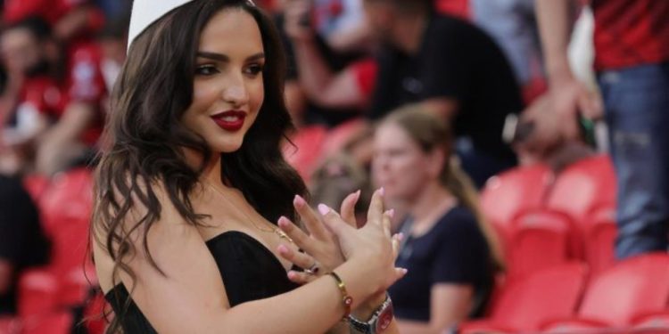 FOTO/ Mediat serbe “dorëzohen” përpara bukurisë së vajzave kuqezi! 