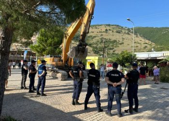 “U ndërtuan objekte pa leje dhe sapo përfunduan zgjedhjet po i prishin”, Omonia për aksionin e IKMT në Himarë: Policia po frikëson banorët dhe i detyrojnë të braktisin bizneset!