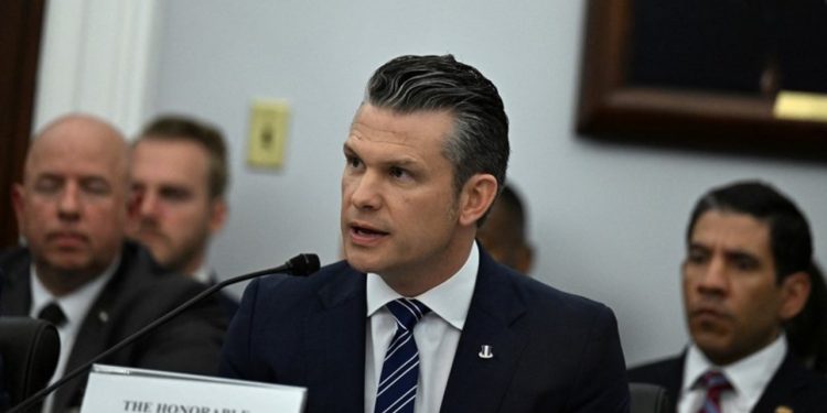 “Besojmë te zgjidhja paqësore”, Hegseth: SHBA do të reduktojë ndihmën ushtarake për Ukrainën