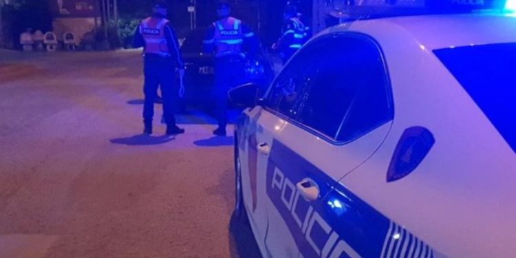 Sherri i dhunshëm mbrëmë te ‘Ali Demi’, policia njoftim zyrtar: Plagoset një 26-vjeçar, shpallen në kërkim 4 persona