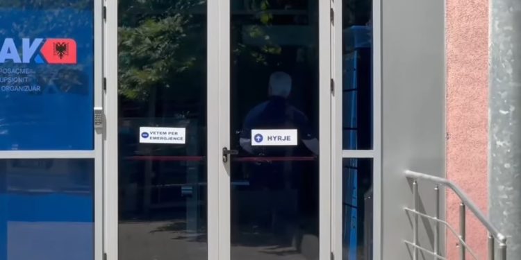 Ish-Rektori i Universitetit të Tiranës Dhori Kule, paraqitet në SPAK