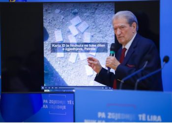 Berisha publikon pamjet e kartave të identitetit të hedhura përtokë: Këto krime elektorale mbrohen nga Altin Troplini