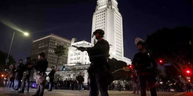 Mes protestave dhe arrestimeve masive, Los Anxhelosi nën shtetrrethim për natën e dytë
