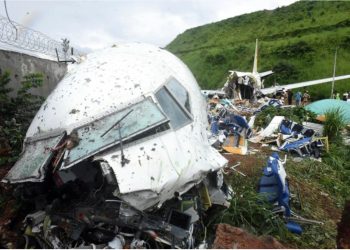 Rrëzohet një avion pranë aeroportit të Indisë, po nisej drejt Londrës