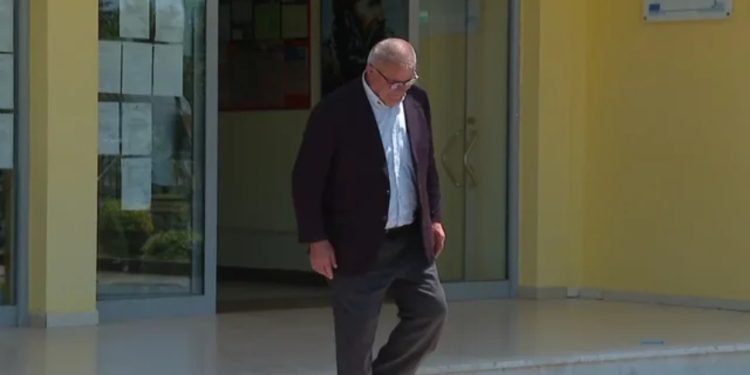 74-vjeçari realizon ëndrrën! Merr diplomën e maturës pas rezultatit të provimit të gjuhës së huaj, ja çfarë note mori në tentativën e tij të dytë